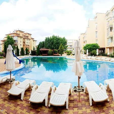 Kamelia Garden Mikosta サニービーチ