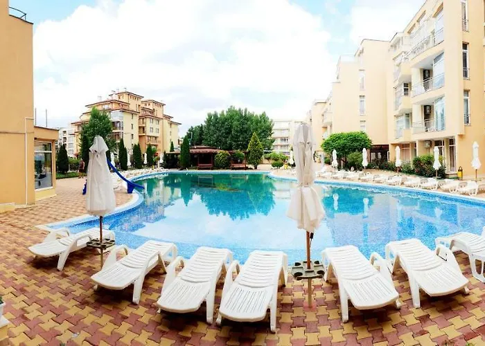 Kamelia Garden Mikosta サニービーチ